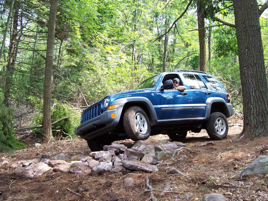  Jeep Liberty 2002 года  (фото 2 из 72)